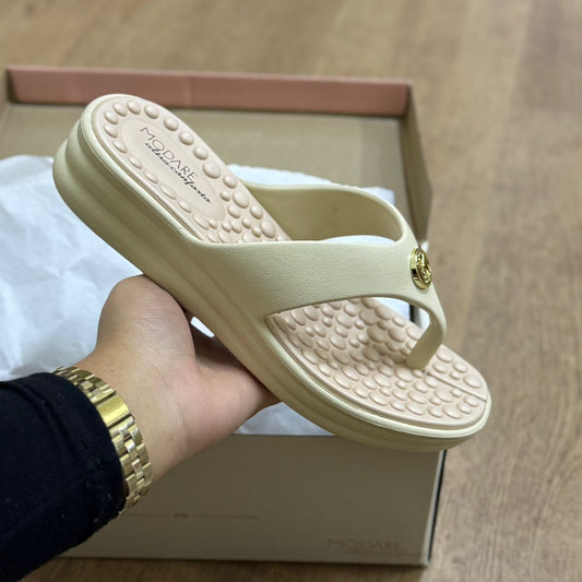 Chinelo Modare Detalhe da Marca Dourado 7213.100