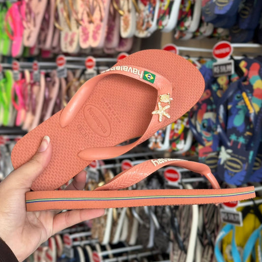 Havaianas Brasil Logo + Pin Tartaruga e Estrela