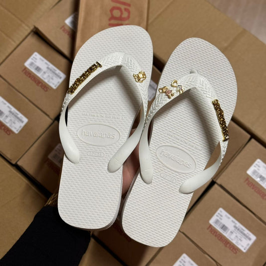 Havaianas Top + Placa Logo + Pins Fiho, Filha e Cachorrinho