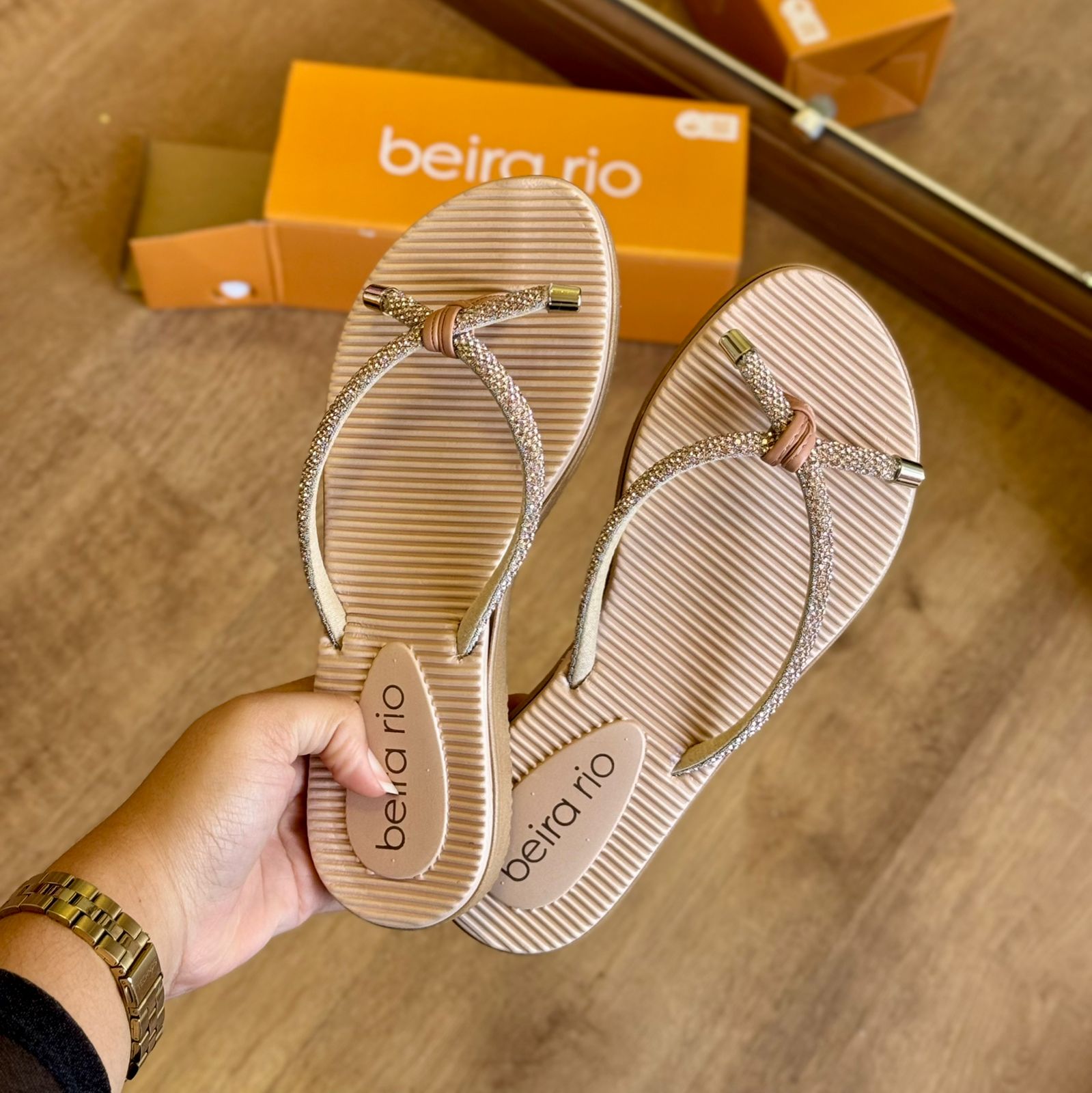 Chinelo Beira Rio Tira de Brilho – Armazém dos Chinelos