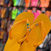 Havaianas Top + Pingente Trevo, Tucano, Coqueiro e Brasil