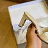 Sandália Mule Arezzo Couro Bloco Bico Quadrado A116990002