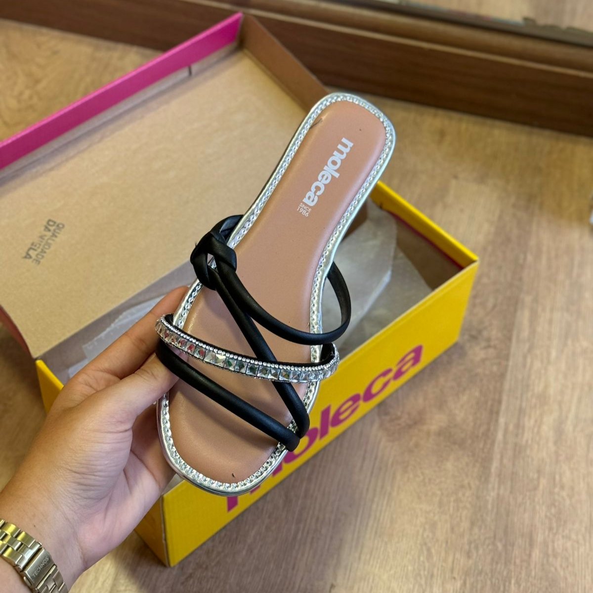 Sandália Moleca Metalizada Tiras Brilhosas – Armazém dos