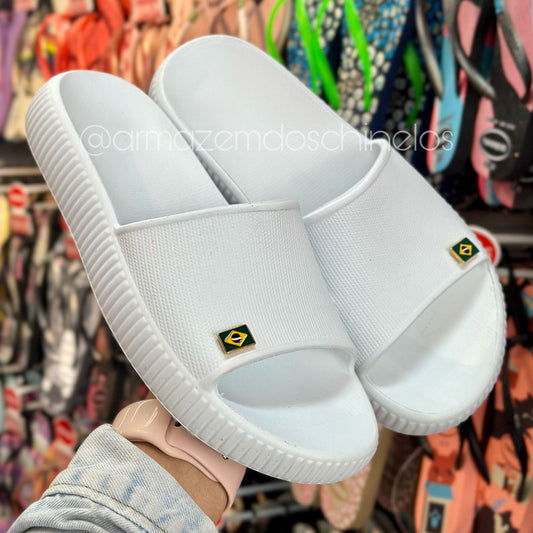 Chinelo Mikelly Nuvem + Pingente Brasil
