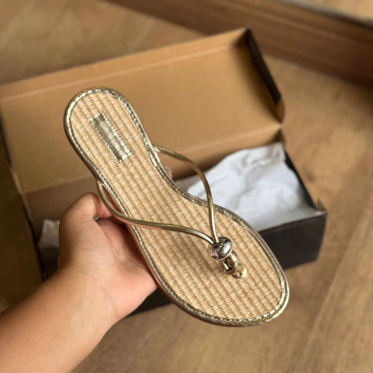 Sandália Rasteira Dourada Flat Santa Lolla Rasteira Santa Lolla