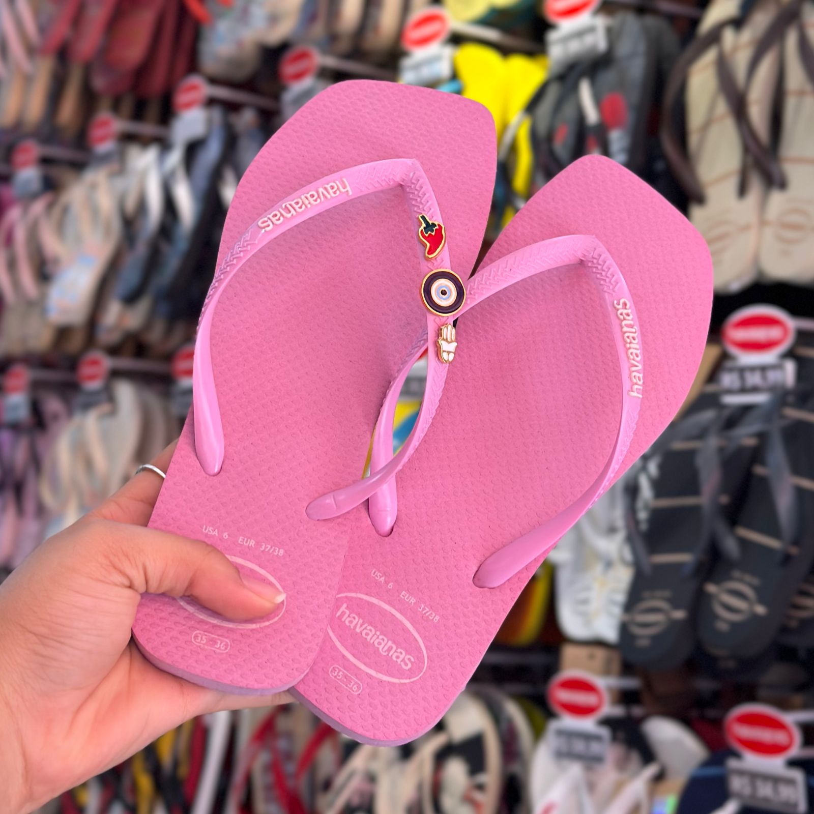 Havaianas Slim Square Logo Pop Up + Pin Pimenta + Pin Olho Grego e Mão –  Armazém dos Chinelos