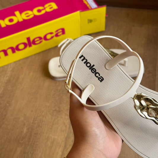 Sandália Rasteira Moleca Detalhe Dourado na Tira 5552.201