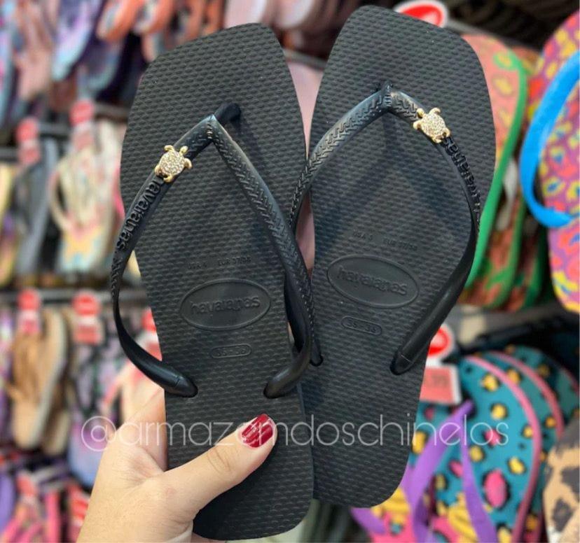 Havaianas Slim Square + Pingente de Tartaruga - Armazém dos Chinelos