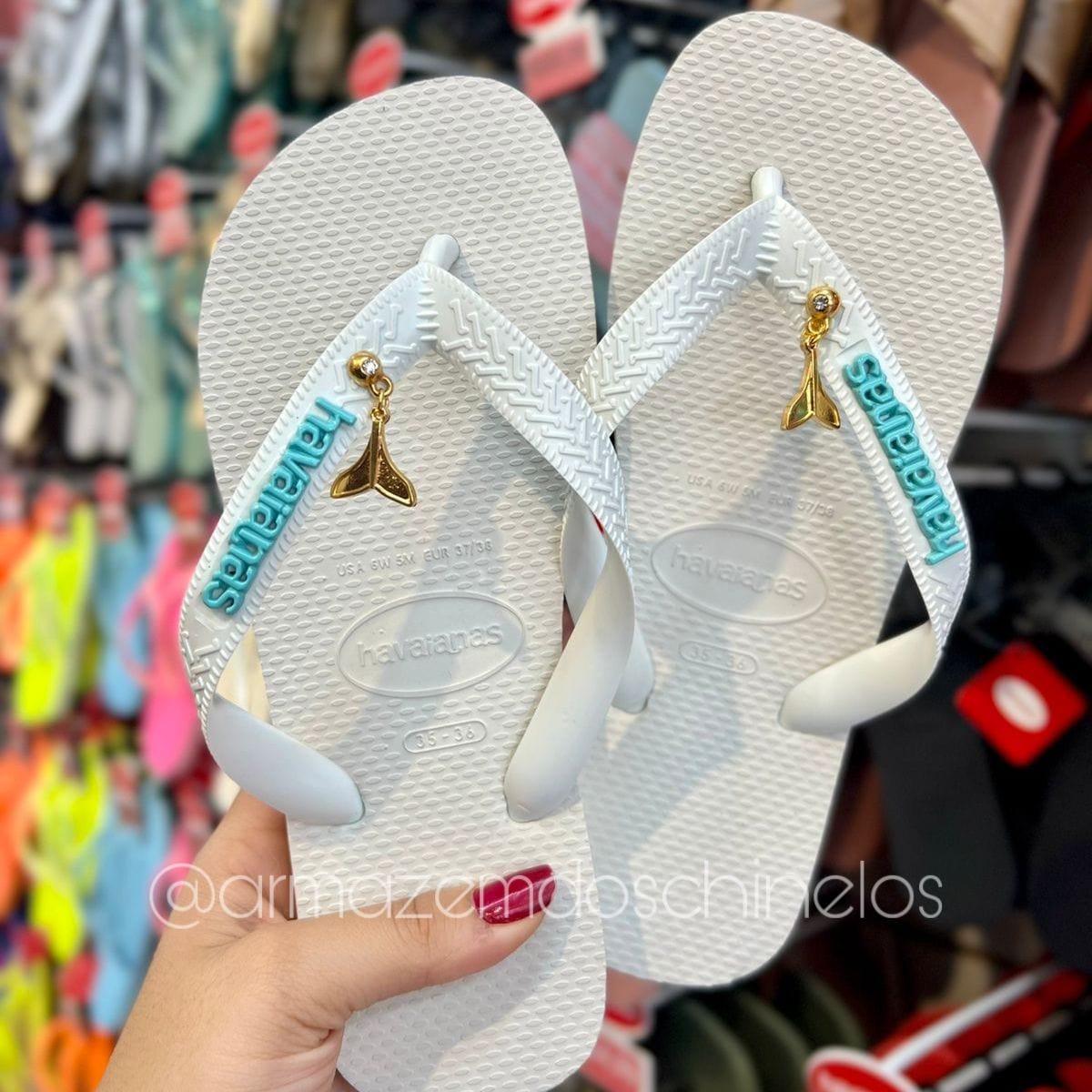 Havaianas Top (Branco) + Pingente placa logo e Pingente sereia - Armazém dos Chinelos