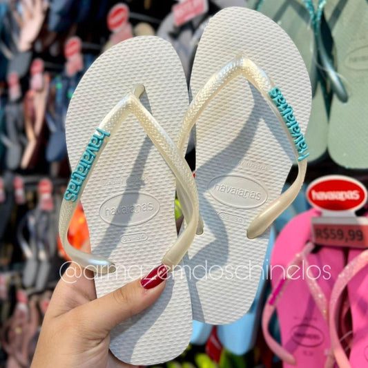 Havaianas Sllim + Pingente Placa (Branco) - Armazém dos Chinelos