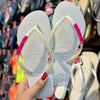 Havaianas Sllim + Pingente Placa (Branco) - Armazém dos Chinelos