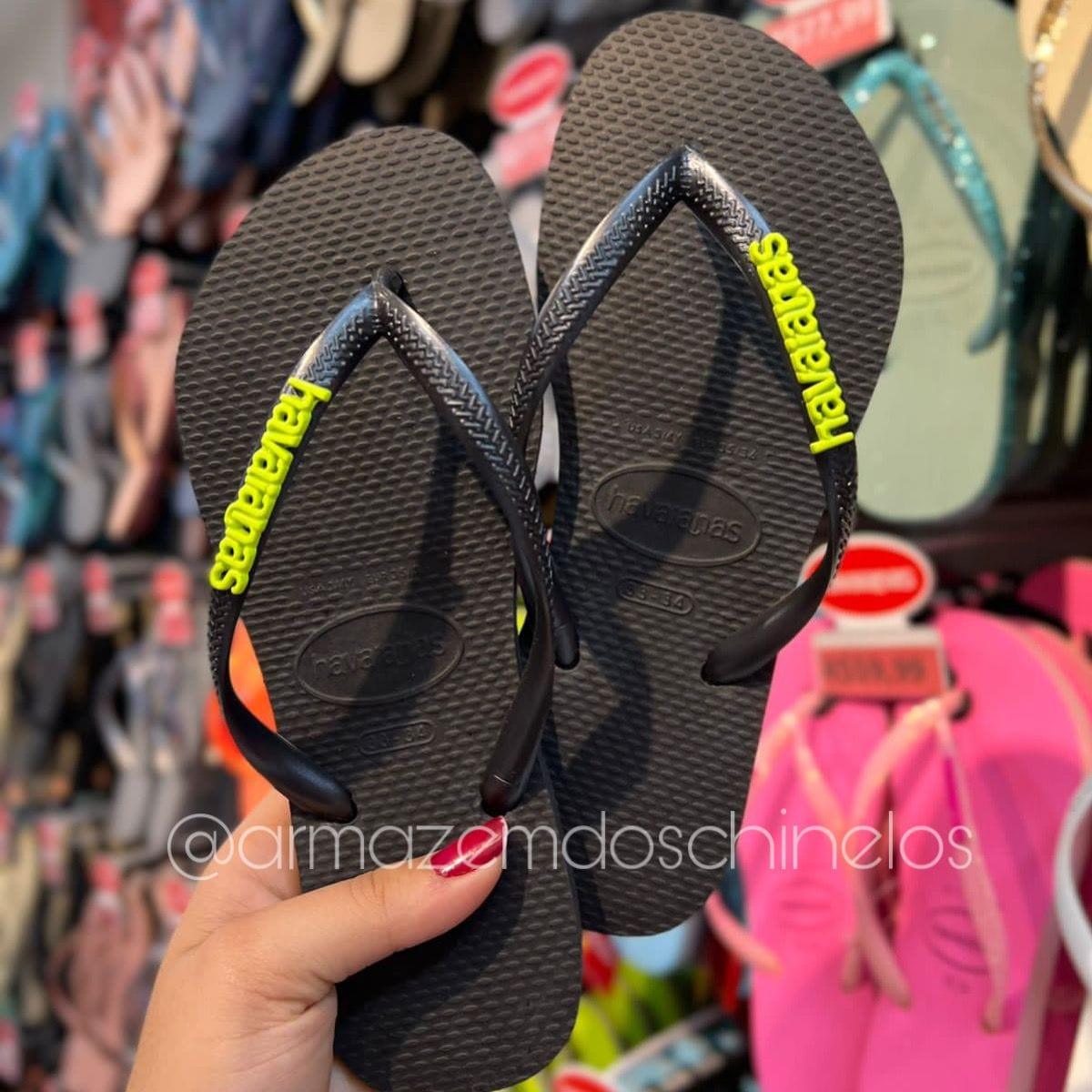 Havaianas Sllim + Pingente Placa - (Preto) - Armazém dos Chinelos