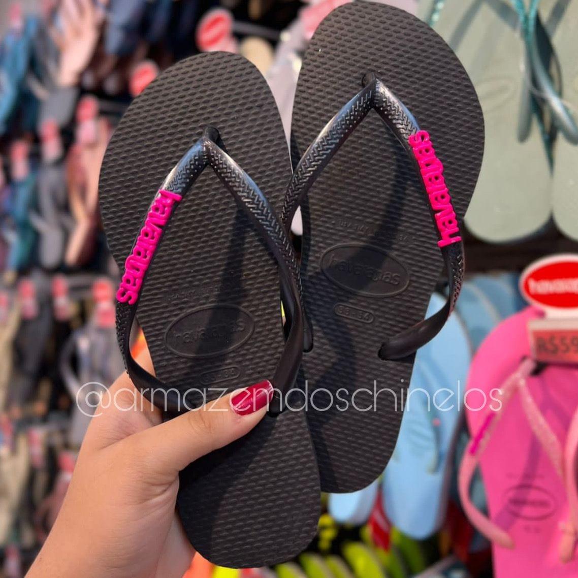 Havaianas Sllim + Pingente Placa - (Preto) - Armazém dos Chinelos