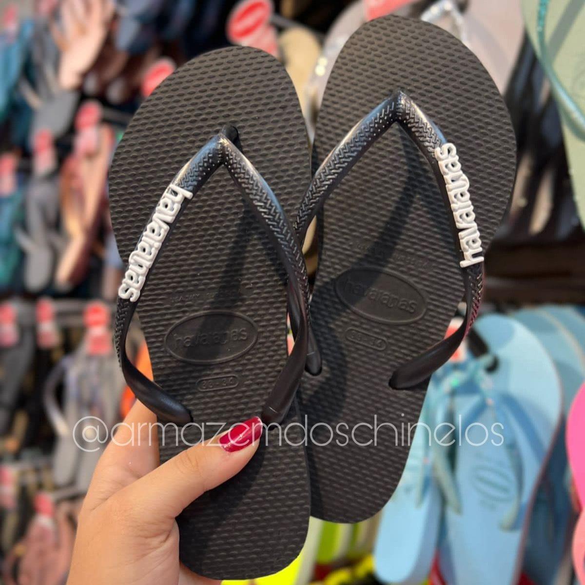 Havaianas Sllim + Pingente Placa - (Preto) - Armazém dos Chinelos