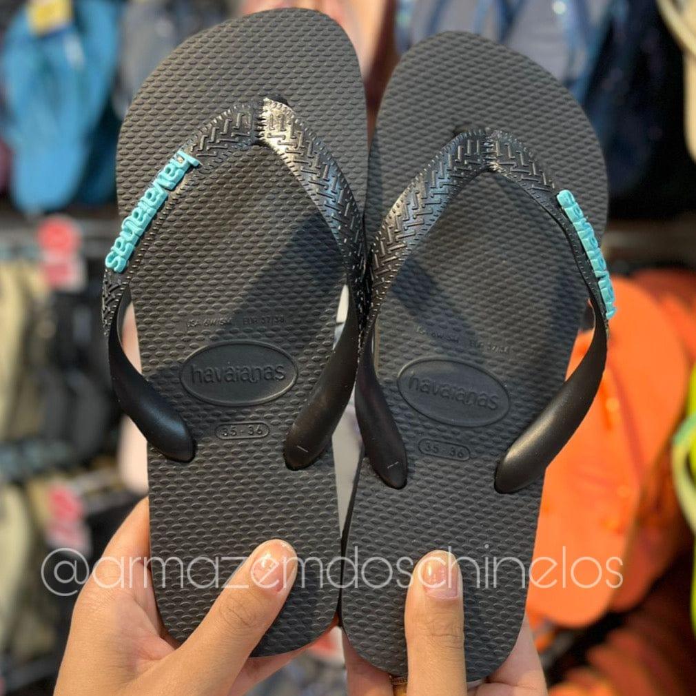 Havaianas Top (Preto) + Pingente Placa Logo - Armazém dos Chinelos