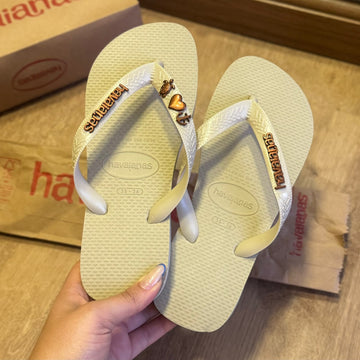 Havaianas Top + Placa Logo + Pin Tartaruga + Pin Âncora + Pin Coração