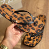 Chinelo de Dedo Arezzo Animal Print Square Z190270243