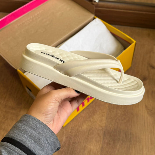 Chinelo de Dedo Moleca 5554.100