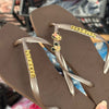 Havaianas Square + Pin Mickey e Minnie + Placa Logo