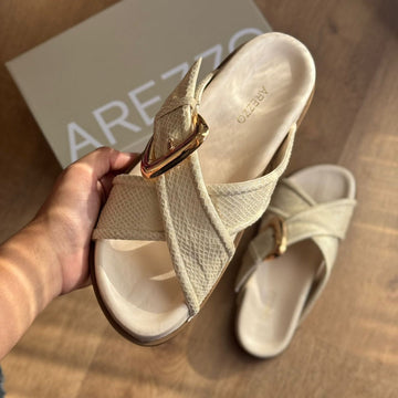 Sandália Arezzo Tiras Cruzadas de Couro A120160241