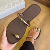 Sandalia Rasteira Arezzo Detalhe Dourado no Dedo Z191790001
