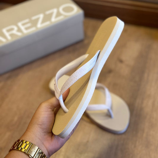 Chinelo de Dedo Arezzo Bicolor Roma Basics Z190350006