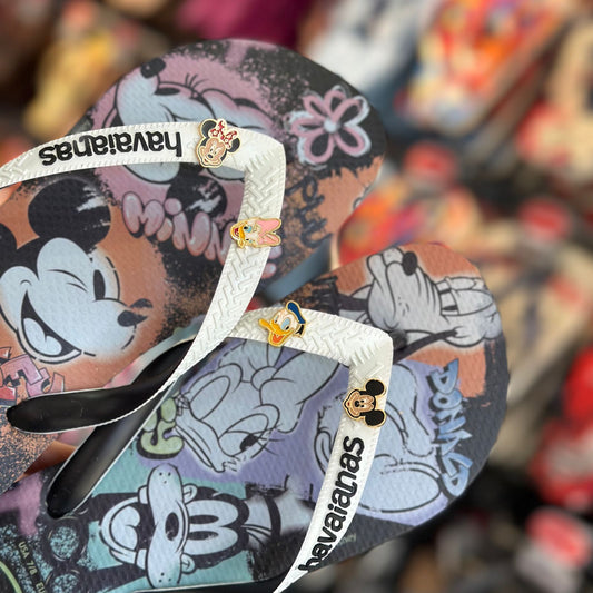 Havaianas Disney Stylish + Pin Mickey, Minnie, Pato Donald e Margarida