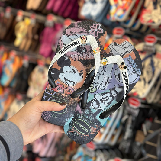 Havaianas Disney Stylish + Pin Mickey, Minnie, Pato Donald e Margarida