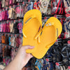 Havaianas Top Amarelo Pop + Pin Logo, Tartaruga e Estrela do Mar