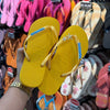 Havaianas Slim + Placa Logo Dourado + Pin Tartaruga e Estrela do Mar