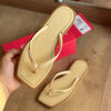 Chinelo de Dedo Arezzo Recouro Color Square Z190270202