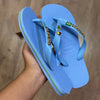Havaianas Brasil + Placa Logo + Pin Tucano e Coqueiro