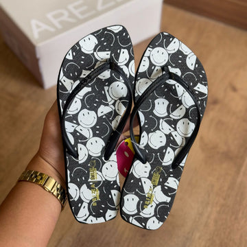 Chinelo de Dedo Arezzo Essential Brizza Smiley Z190260085
