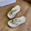 Tamanco Plataforma Arezzo Detalhe Dourado Z191430003