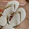 Havaianas Slim + Placa Logo Dourado + Pin Tartaruga e Estrela do Mar