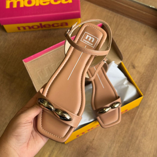 Sandália Moleca Rasteira Detalhe Circular Dourado 5462.143