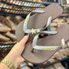 Havaianas Top + Pin Placa Logo + Pin Tartaruga e Estrela do Mar