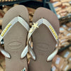 Havaianas Top + Pin Placa Logo + Pin Tartaruga e Estrela do Mar