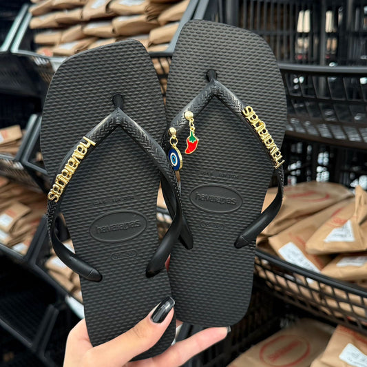 Havaianas Slim Square + Placa Logo + Pin Olho Grego e Pimenta