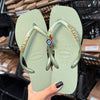 Havaianas Slim Square + Placa Logo + Pin Olho Grego e Pimenta