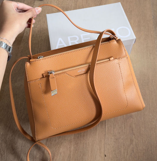 Bolsa Arezzo Emilly Grande Pouch A581000497