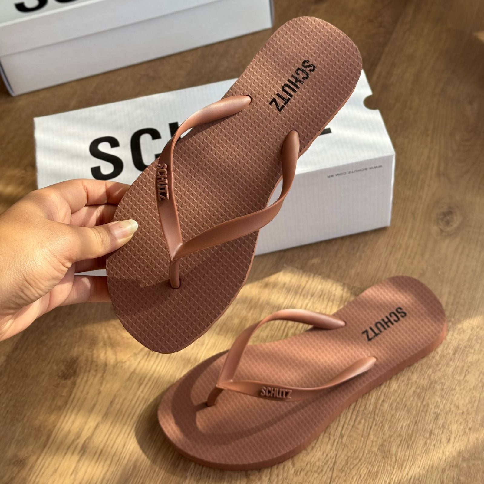 Chinelo de Dedo Schutz Estampado S222960008 – Armazém dos Chinelos