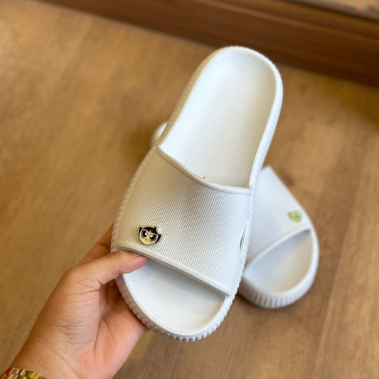 Chinelo Mikelly Nuvem (Branco) + Pin Meninas Super Poderosas e Coração