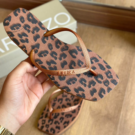 Chinelo de Dedo Arezzo Animal Print Z190270194