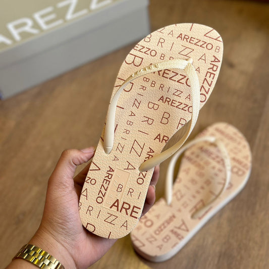 Chinelo de Dedo Arezzo Essential Lettering Brizza Z190260080