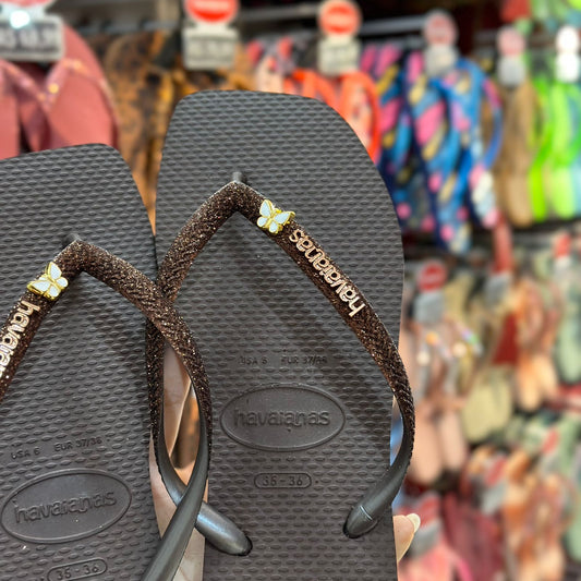 Havaianas Square Glitter (Café) + Pin Borboleta Branco