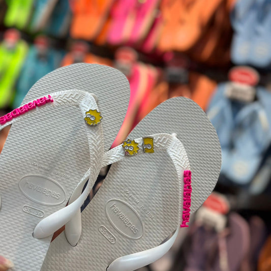 Havaianas Top + Placa Logo Rosa + Pin Lisa, Bart e Maggie Simpsons