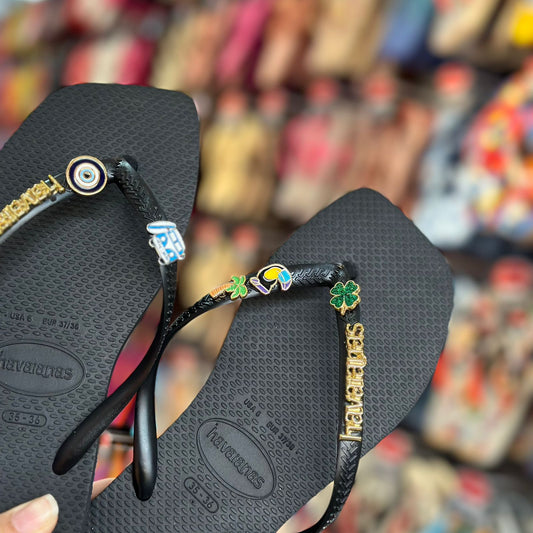 Havaianas Slim Square + Placa Logo + Pin Kombi, Tucano, Coqueiro, Trevo e Olho Grego Azul Fixo