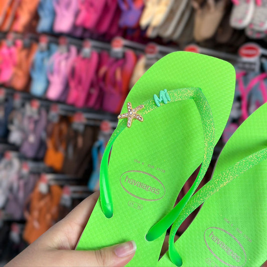 Havaianas Slim Square Glitter Neon (Verde) + Pin Nome e Estrela do Mar (E - L)