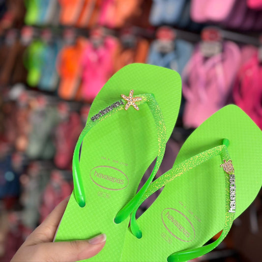 Havaianas Slim Square Glitter Neon + Pin Estrela do Mar e Tartaruga